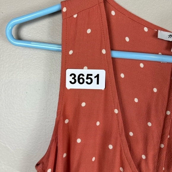 Madewell xxsmall 17 p2p. 31-1:2 length  vneck covered buttons. Sleeveless - Picture 7 of 7